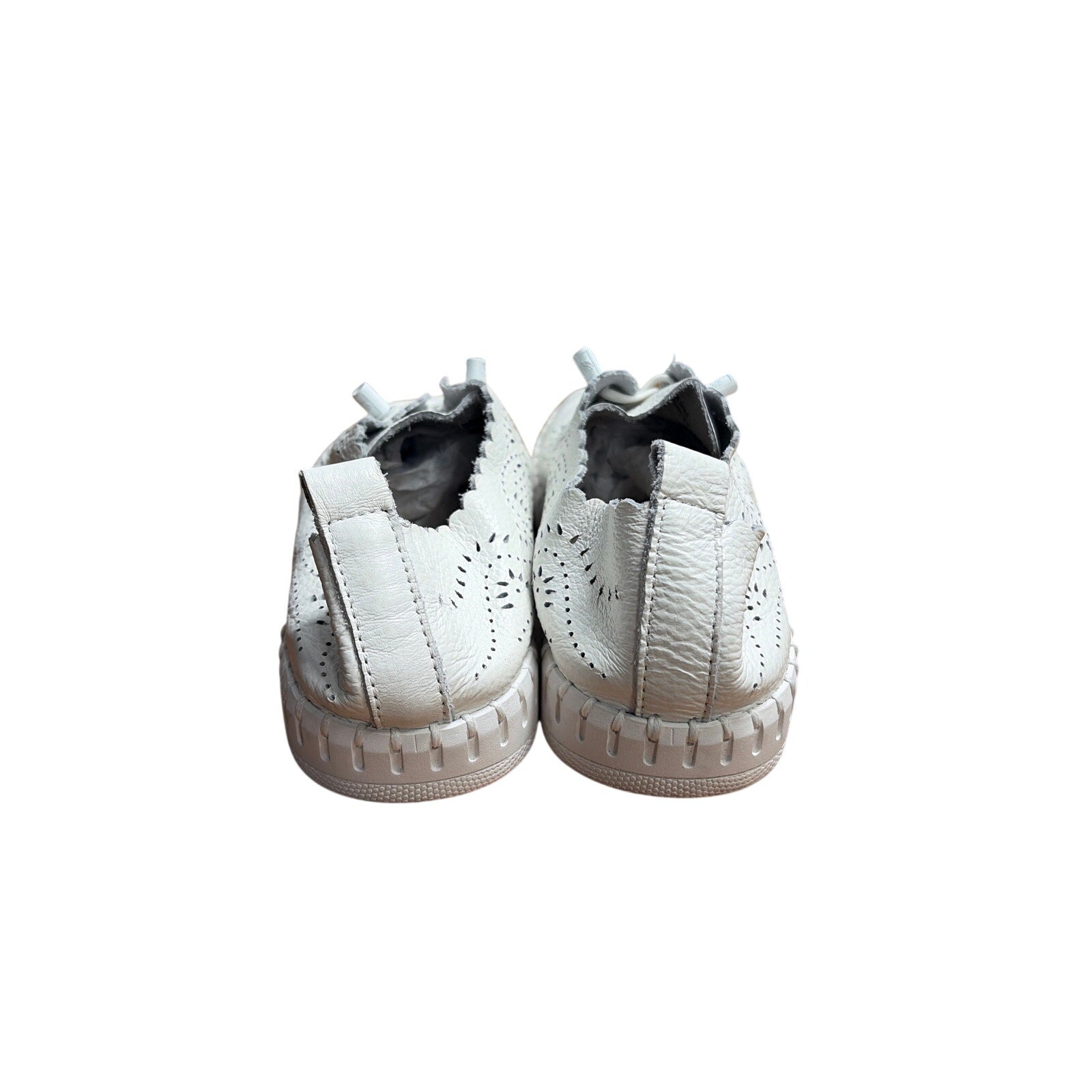 Yokohama White Leather Eyelet Sneakers Quiet Luxury Romantic EU 40